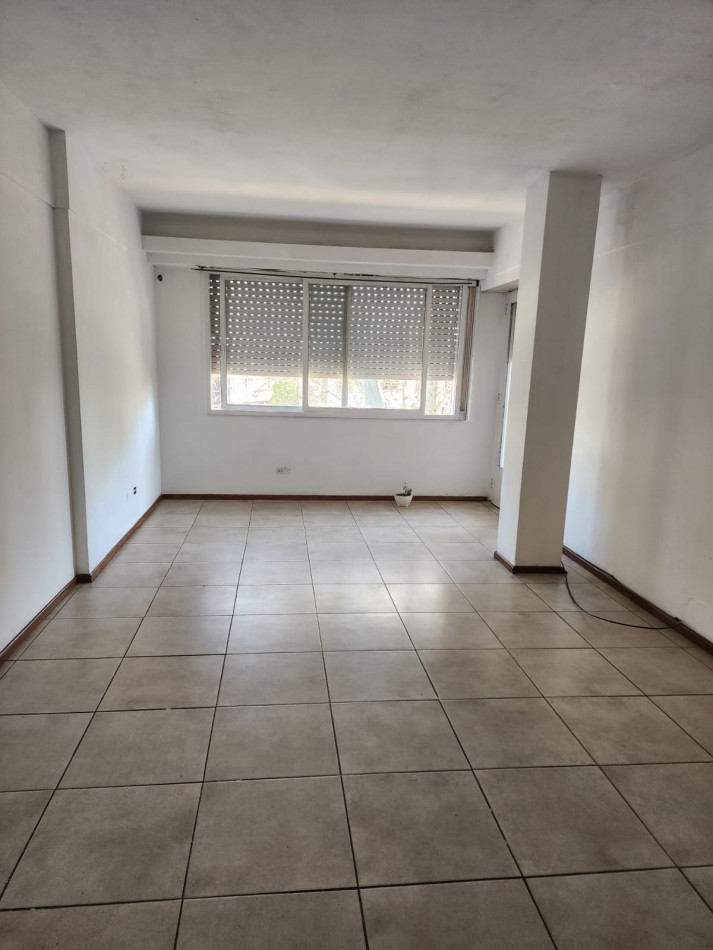 ALQUILER DEPARTAMENTO 2DO PISO ESCALERA - BR. RONDEAU 1144